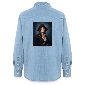 Portrait pirate d’Anne Bonny - Chemise en denim femme bio Stanley/Stella - bleu clair délavé - Dos - AI Model Female 172 light (172cm)
