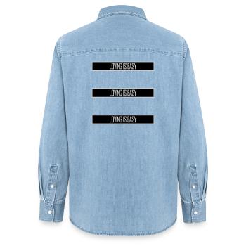 Aimer est facile Logo romantique inspirant - Chemise en denim femme bio Stanley/Stella - bleu clair délavé - Dos - AI Model Female 172 light (172cm)