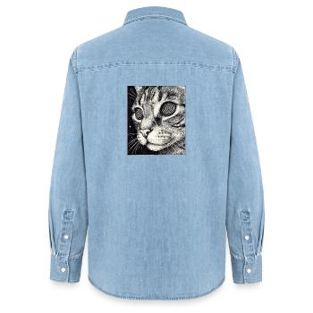 Regard hypnotique de chat dans l’espace - Chemise en denim femme bio Stanley/Stella - bleu clair délavé - Dos - AI Model Female 172 light (172cm)