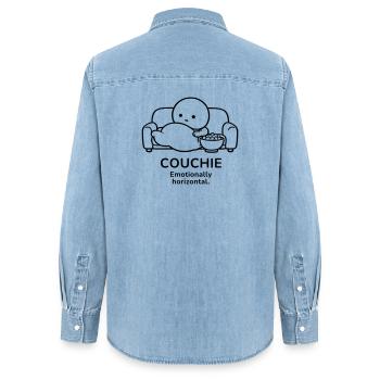 Couchie – Émotionnellement horizontale | Atmosphère Douillette - Chemise en denim femme bio Stanley/Stella - bleu clair délavé - Dos - AI Model Female 172 light (172cm)
