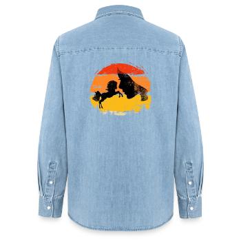 Équitation pour les chuchoteurs de chevaux, équitation pour débutants - Chemise en denim femme bio Stanley/Stella - bleu clair délavé - Dos - AI Model Female 172 light (172cm)