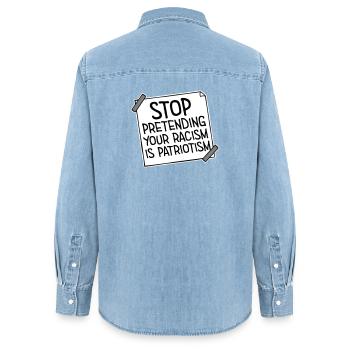 Arrêtez de faire semblant que votre racisme est une politique patriotique - Chemise en denim femme bio Stanley/Stella - bleu clair délavé - Dos - AI Model Female 172 light (172cm)