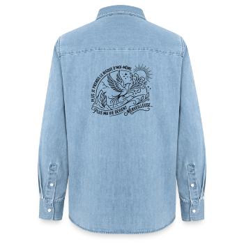 Plus je prends le risque d'être moi même, Plus ma  - Chemise en denim femme bio Stanley/Stella - bleu clair délavé - Dos - AI Model Female 172 light (172cm)