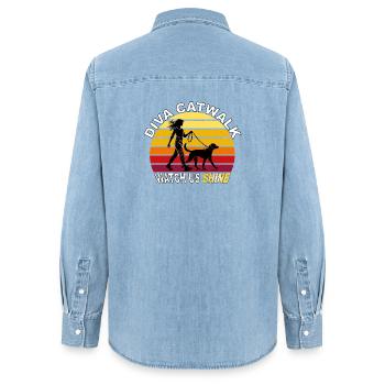 Diva Catwalk - Regardez-nous briller rétro - Chemise en denim femme bio Stanley/Stella - bleu clair délavé - Dos - AI Model Female 172 light (172cm)