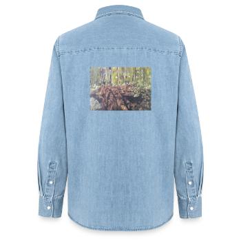 Baumstämme im Wald – eine impressionistische Landschaft - Frauen Jeanshemd Organic von Stanley/Stella - verwaschenes Hellblau - Hinten - AI Model Female 172 light (172cm)
