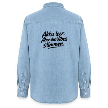 Akku leer: Aber die Vibes stimmen. - Frauen Jeanshemd Organic von Stanley/Stella - verwaschenes Hellblau - Hinten - AI Model Female 172 light (172cm)