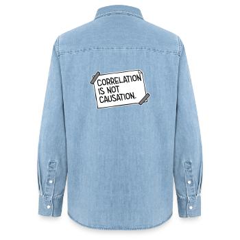 Correlation Is Not Causation Nerd Wissenschaft - Frauen Jeanshemd Organic von Stanley/Stella - verwaschenes Hellblau - Hinten - AI Model Female 172 light (172cm)
