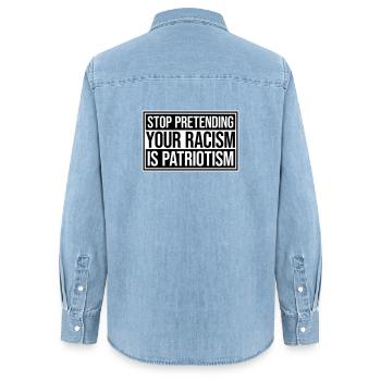 Arrêtez de faire semblant que votre racisme est une politique patriotique - Chemise en denim femme bio Stanley/Stella - bleu clair délavé - Dos - AI Model Female 172 light (172cm)