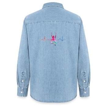 Aerialist Hearbeat EKG Cloud Swing Trapez - Frauen Jeanshemd Organic von Stanley/Stella - verwaschenes Hellblau - Hinten - AI Model Female 172 light (172cm)