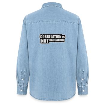 Correlation Is Not Causation Nerd Wissenschaft - Frauen Jeanshemd Organic von Stanley/Stella - verwaschenes Hellblau - Hinten - AI Model Female 172 light (172cm)