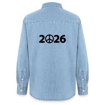 Signe de paix 2026, Liberté 2026, Stop War 2026 - Chemise en denim femme bio Stanley/Stella - bleu clair délavé - Dos - AI Model Female 172 light (172cm)
