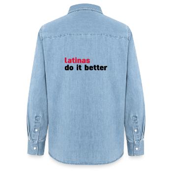 latinas do it better - Chemise en denim femme bio Stanley/Stella - bleu clair délavé - Dos - AI Model Female 172 light (172cm)
