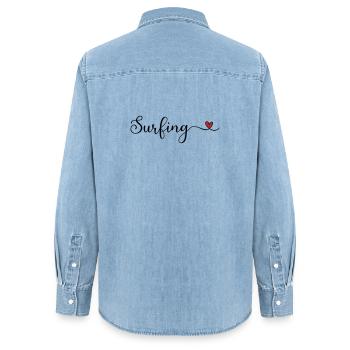 Surfing Heart Typografie - Frauen Jeanshemd Organic von Stanley/Stella - verwaschenes Hellblau - Hinten - AI Model Female 172 light (172cm)