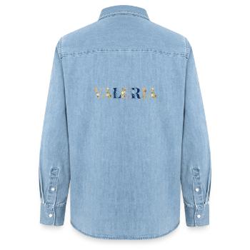 Art du nom VALERIA avec des fleurs brodées - Chemise en denim femme bio Stanley/Stella - bleu clair délavé - Dos - AI Model Female 172 light (172cm)