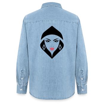 Cobra Queen – puissante, féminine et imposante - Chemise en denim femme bio Stanley/Stella - bleu clair délavé - Dos - AI Model Female 172 light (172cm)