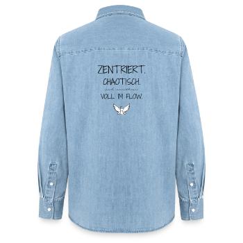 Design affirmatif – l’ironie rencontre la vie quotidienne - Chemise en denim femme bio Stanley/Stella - bleu clair délavé - Dos - AI Model Female 172 light (172cm)