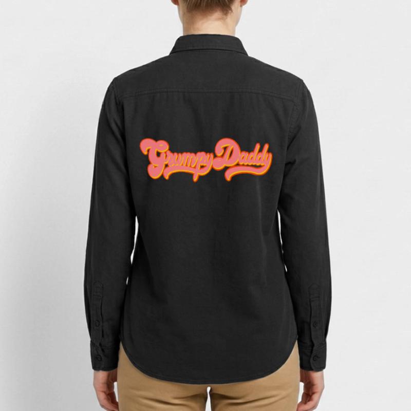 Grumpy Daddy Retro Script - Farbe "Exploitation" Relaxed Fit Unisex Organic Hemd von Stanley/Stella
