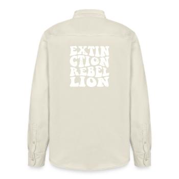 Extinction Rebellion Retro weiss - Relaxed Fit Unisex Organic Hemd von Stanley/Stella - Natur - Hinten - AI Model Male 178 light (178cm)
