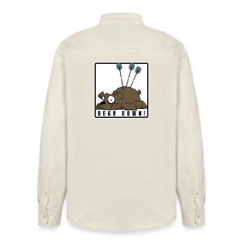 Lustiges Darts Comic Motiv. BEAR DOWN ! - Relaxed Fit Unisex Organic Hemd von Stanley/Stella - Natur - Hinten - AI Model Male 178 light (178cm)
