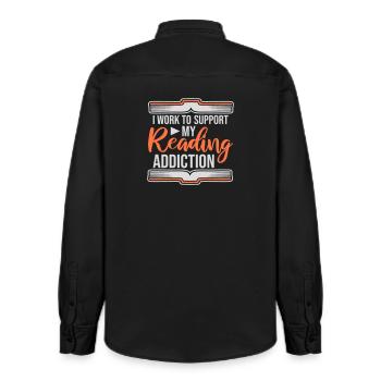 Je travaille pour soutenir mon logo de livres sur la dépendance à la lecture - Chemise unisexe coupe décontractée bio Stanley/Stella - noir délavé - Dos - AI Model Male 178 light (178cm)