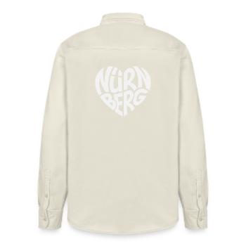 Nurnberg Herz Schriftzug - Relaxed Fit Unisex Organic Hemd von Stanley/Stella - Natur - Hinten - AI Model Male 178 light (178cm)