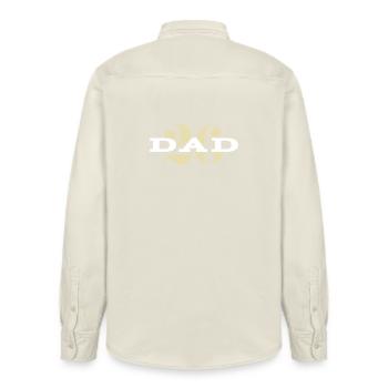 Dad 26 Baby Vater Vatertag Geschenk Papa 2026 - Relaxed Fit Unisex Organic Hemd von Stanley/Stella - Natur - Hinten - AI Model Male 178 light (178cm)