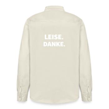 DISCRÈTEMENT. MERCI. – Chemise minimaliste statement - Chemise unisexe coupe décontractée bio Stanley/Stella - écru doux - Dos - AI Model Male 178 light (178cm)