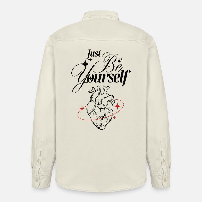 Soyez simplement vous-même – Cœur et lettrage - Chemise unisexe coupe décontractée bio Stanley/Stella - écru doux