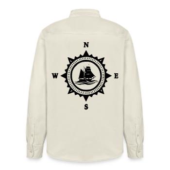 Das schwarze Boot und der Kompass - Relaxed Fit Unisex Organic Hemd von Stanley/Stella - Natur - Hinten - AI Model Male 178 light (178cm)