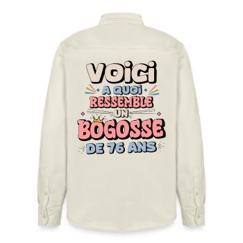 Humor-Design zum 76. Geburtstag - Relaxed Fit Unisex Organic Hemd von Stanley/Stella - Natur - Hinten - AI Model Male 178 light (178cm)