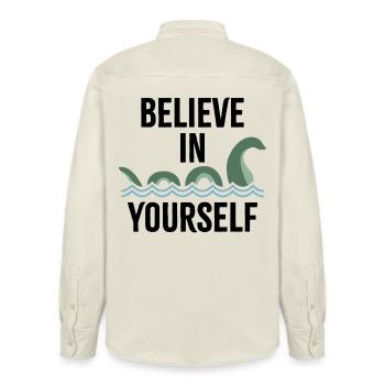 an sich selbst glauben - Relaxed Fit Unisex Organic Hemd von Stanley/Stella - Natur - Hinten - AI Model Male 178 light (178cm)