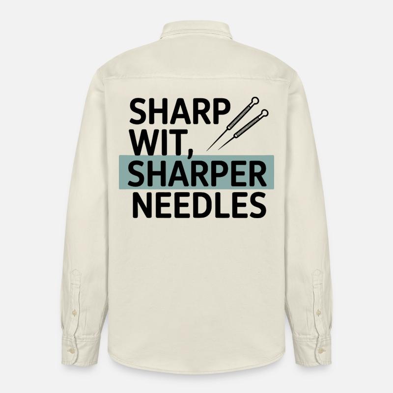 Sharp Wit Sharper Needles Acupuncturist Profession - Chemise unisexe coupe décontractée bio Stanley/Stella - écru doux