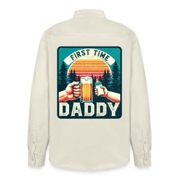 Papa pour la première fois, futur papa, futur père - Chemise unisexe coupe décontractée bio Stanley/Stella - écru doux - Dos - AI Model Male 178 light (178cm)