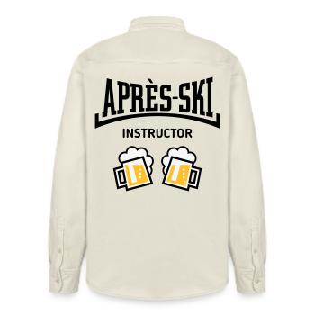 Après-Ski Instructor (Bier Apres Ski Konkav POS3C) - Relaxed Fit Unisex Organic Hemd von Stanley/Stella - Natur - Hinten - AI Model Male 178 light (178cm)