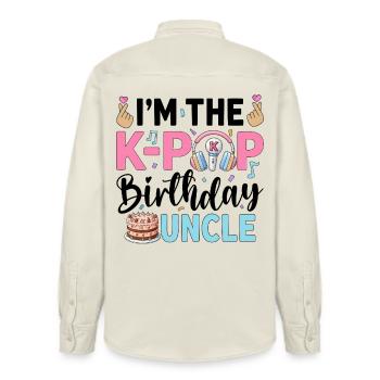 I'm The K-Pop Birthday Uncle - Relaxed Fit Unisex Organic Hemd von Stanley/Stella - Natur - Hinten - AI Model Male 178 light (178cm)