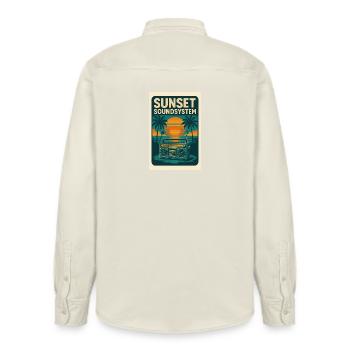 Sunset Soundsystem - Relaxed Fit Unisex Organic Hemd von Stanley/Stella - Natur - Hinten - AI Model Male 178 light (178cm)