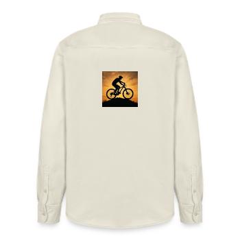 Sonnenuntergang Mountainbike Silhouette - Relaxed Fit Unisex Organic Hemd von Stanley/Stella - Natur - Hinten - AI Model Male 178 light (178cm)