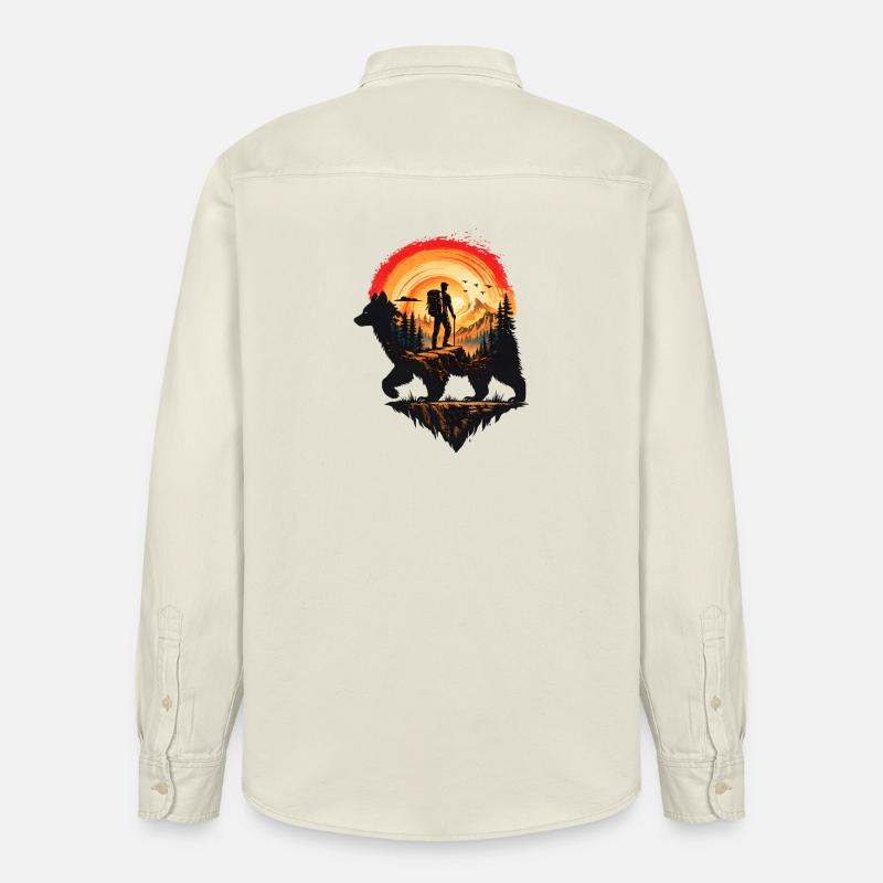 Randonneur et Ours au Coucher Soleil - Chemise unisexe coupe décontractée bio Stanley/Stella - écru doux