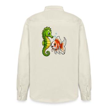 Unterwasserfreunde Seepferdchen Goldfisch - Relaxed Fit Unisex Organic Hemd von Stanley/Stella - Natur - Hinten - AI Model Male 178 light (178cm)
