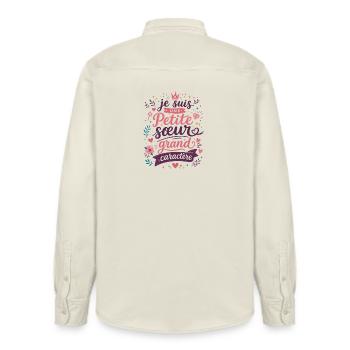 je suis une Petite sœur grand caractère - Chemise unisexe coupe décontractée bio Stanley/Stella - écru doux - Dos - AI Model Male 178 light (178cm)