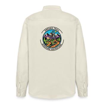 Bergpfad Radfahrer Badge - Relaxed Fit Unisex Organic Hemd von Stanley/Stella - Natur - Hinten - AI Model Male 178 light (178cm)