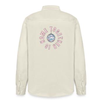 La maison, c’est là où nous sommes ensemble - boule disco - Chemise unisexe coupe décontractée bio Stanley/Stella - écru doux - Dos - AI Model Male 178 light (178cm)