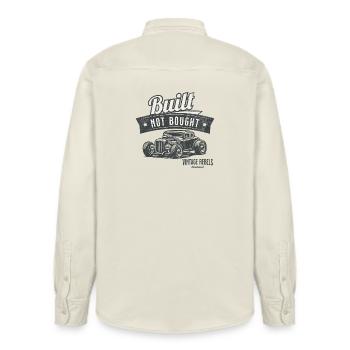 Streetwear construit, pas acheté – Voiture vintage - Chemise unisexe coupe décontractée bio Stanley/Stella - écru doux - Dos - AI Model Male 178 light (178cm)