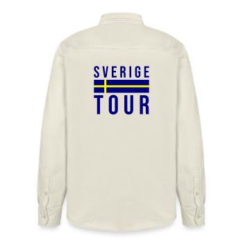 Sverige Tour Schweden - Relaxed Fit Unisex Organic Hemd von Stanley/Stella - Natur - Hinten - AI Model Male 178 light (178cm)