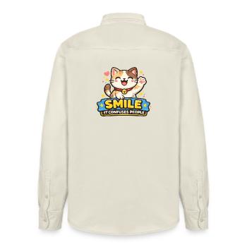 Lächelnde Katze Verwirrt Menschen - Relaxed Fit Unisex Organic Hemd von Stanley/Stella - Natur - Hinten - AI Model Male 178 light (178cm)