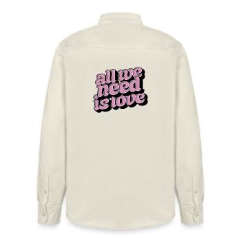 All We Need Is Love – Positive Typo Statement - Relaxed Fit Unisex Organic Hemd von Stanley/Stella - Natur - Hinten - AI Model Male 178 light (178cm)