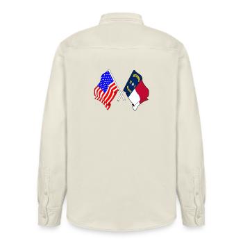 Flagge USA und Bundesstaat North Carolina gekreuzt - Relaxed Fit Unisex Organic Hemd von Stanley/Stella - Natur - Hinten - AI Model Male 178 light (178cm)