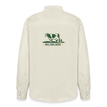 Für Bäuerin und Bauer. Kuh mit Milk-Farm-Repeat - Relaxed Fit Unisex Organic Hemd von Stanley/Stella - Natur - Hinten - AI Model Male 178 light (178cm)