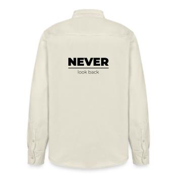 Never look back | Motivations Statement - Relaxed Fit Unisex Organic Hemd von Stanley/Stella - Natur - Hinten - AI Model Male 178 light (178cm)