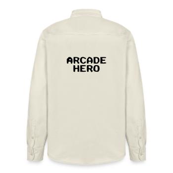 Arcade Hero Retro Schriftzug - Relaxed Fit Unisex Organic Hemd von Stanley/Stella - Natur - Hinten - AI Model Male 178 light (178cm)
